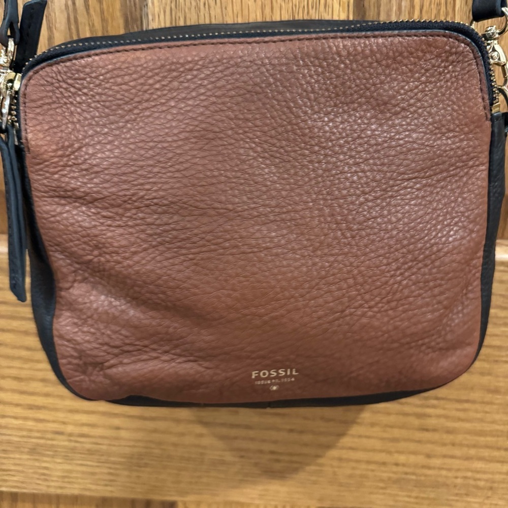Fossil Sydney Two Tone Brown Black Pebbled Leather Crossbody